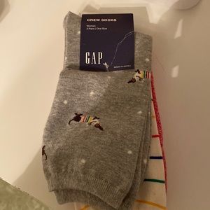 NEW WOMEN’S GAP CREW SOCKS